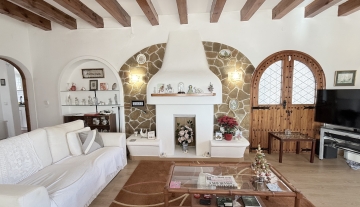Resa Estates Ibiza spanish huis villa te koop sale main house zwembad strand pool Living .jpeg